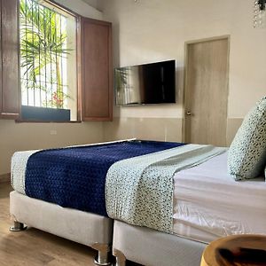 Deluxe Queen Suite